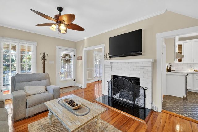 932 N MCDONALD STREET, Mount Dora, FL 32757