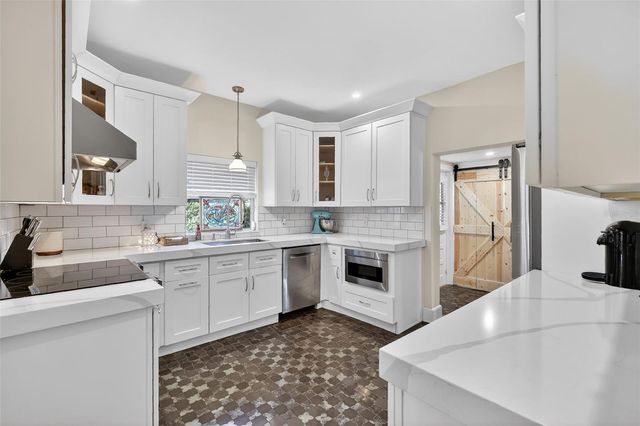 932 N MCDONALD STREET, Mount Dora, FL 32757