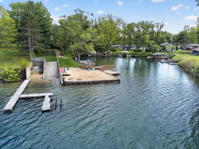 1555 N Rollin Lane, Coal City, IL 60416