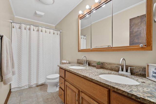 1555 N Rollin Lane, Coal City, IL 60416