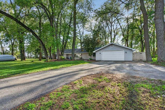 1555 N Rollin Lane, Coal City, IL 60416