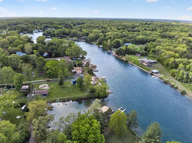 1555 N Rollin Lane, Coal City, IL 60416