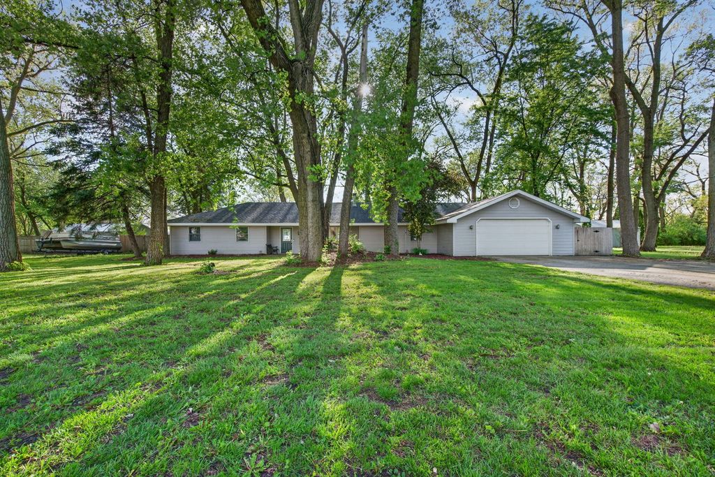 1555 N Rollin Lane, Coal City, IL 60416