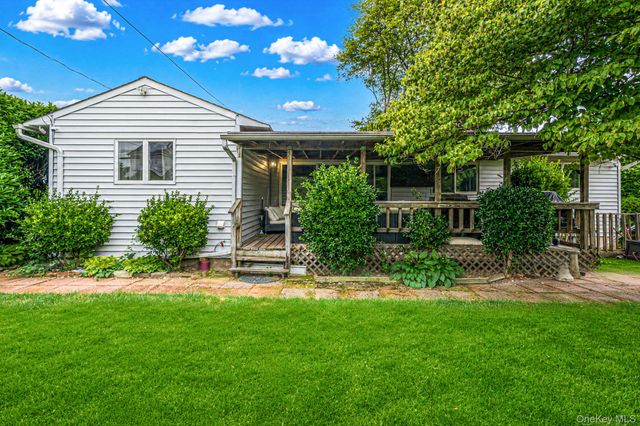 18 Edi Avenue, Plainview, NY 11803