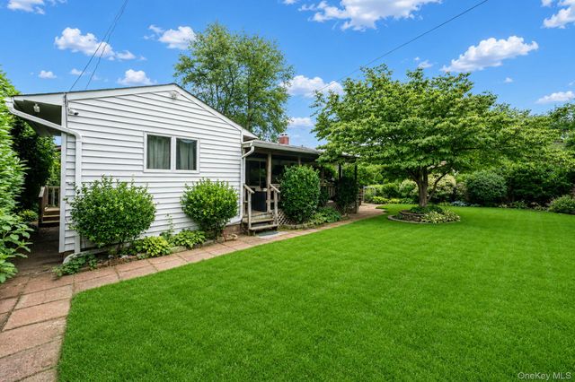 18 Edi Avenue, Plainview, NY 11803