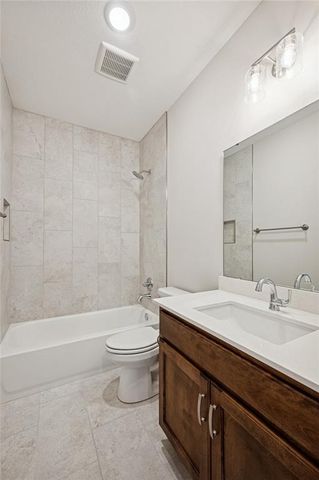 901 Reed Drive, Raymore, MO 64083