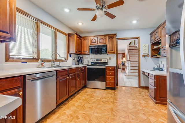815 Quail Ridge Court, Elizabethton, TN 37643