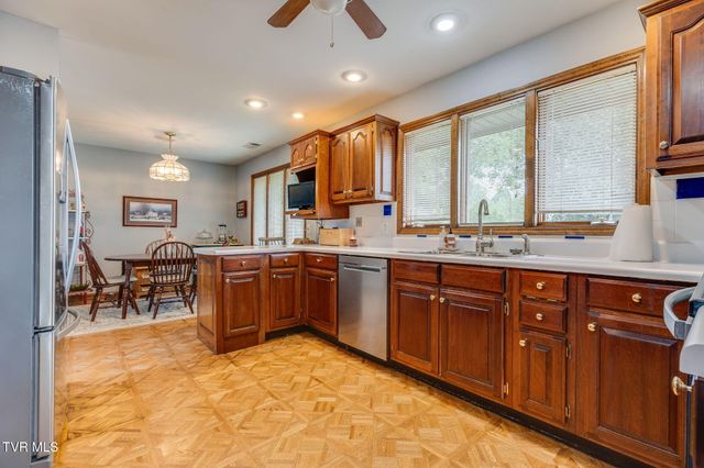 815 Quail Ridge Court, Elizabethton, TN 37643