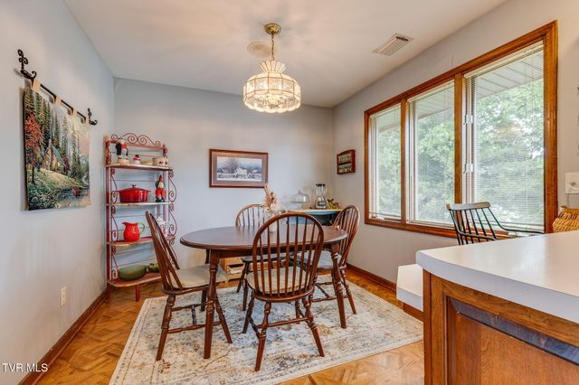 815 Quail Ridge Court, Elizabethton, TN 37643