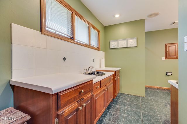 815 Quail Ridge Court, Elizabethton, TN 37643