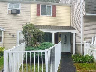 24 Wooded Way, Calverton, NY 11933