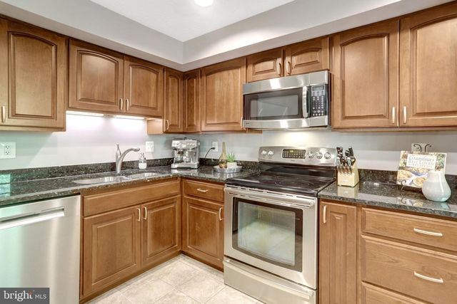 2036 BROOKS SQUARE PL, Falls Church, VA 22043