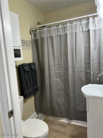 5263 Log Cabin Drive, Geneva, OH 44041