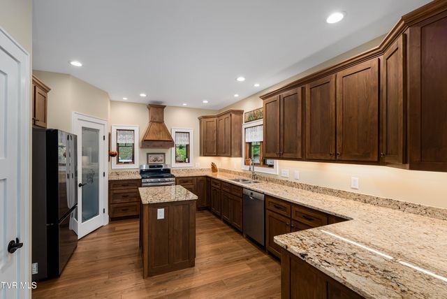 175 Lakeside Drive, Butler, TN 37640