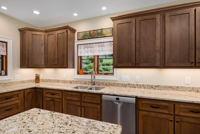 175 Lakeside Drive, Butler, TN 37640