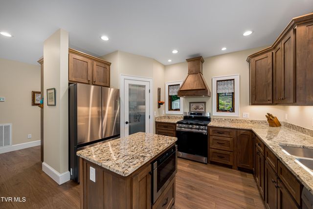 175 Lakeside Drive, Butler, TN 37640