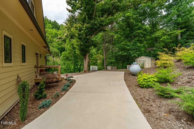 175 Lakeside Drive, Butler, TN 37640