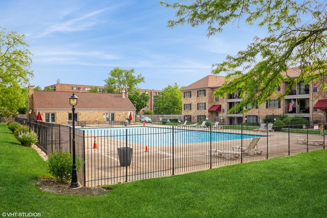1812 Bristol Walk 1812, Hoffman Estates, IL 60169