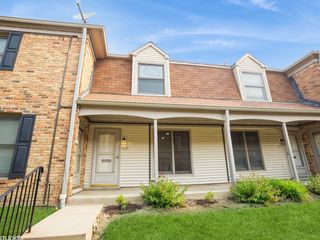 1812 Bristol Walk 1812, Hoffman Estates, IL 60169