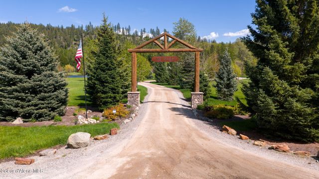 289 Gold RD, Naples, ID 83847