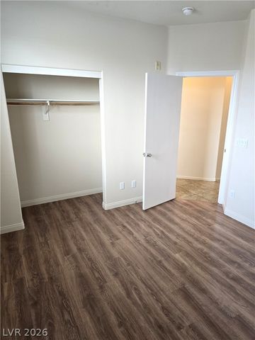 4437 Dover Straight Street 301, Las Vegas, NV 89115