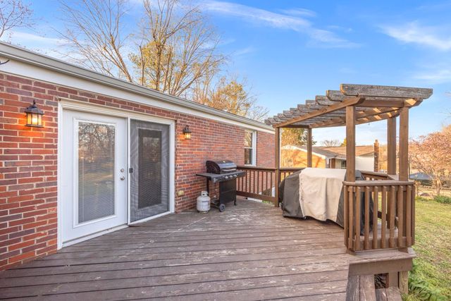 2013 Alpine Dr, Columbia, TN 38401