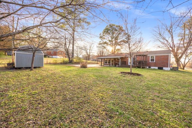 2013 Alpine Dr, Columbia, TN 38401