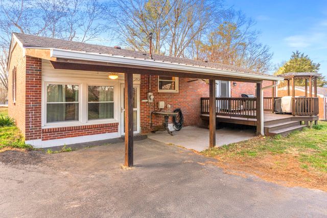 2013 Alpine Dr, Columbia, TN 38401