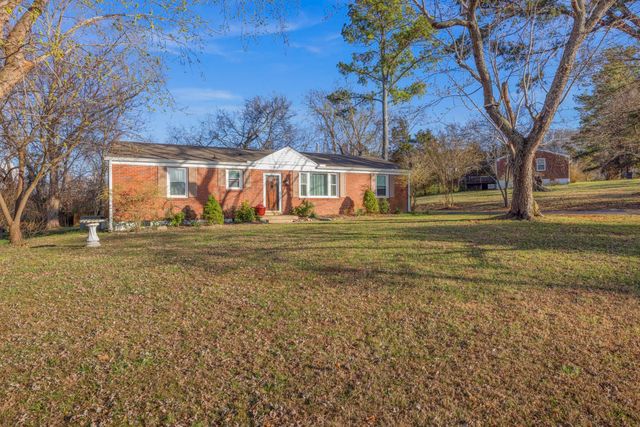 2013 Alpine Dr, Columbia, TN 38401