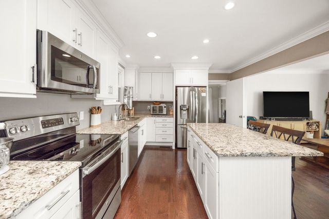 2013 Alpine Dr, Columbia, TN 38401