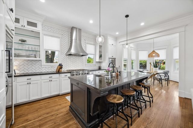 345 W 16th Street, Houston, TX 77008