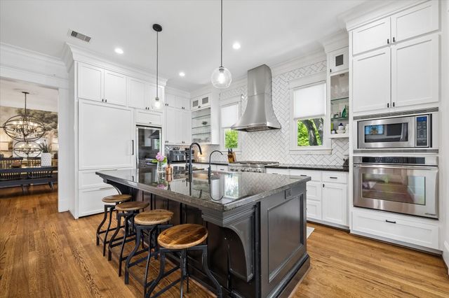 345 W 16th Street, Houston, TX 77008