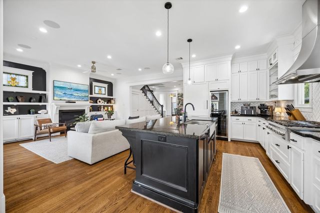 345 W 16th Street, Houston, TX 77008