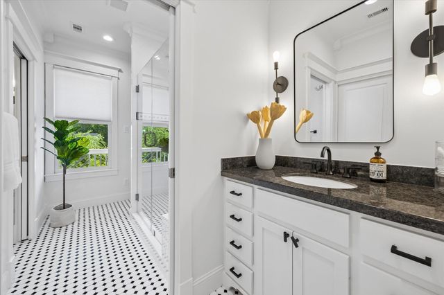 345 W 16th Street, Houston, TX 77008