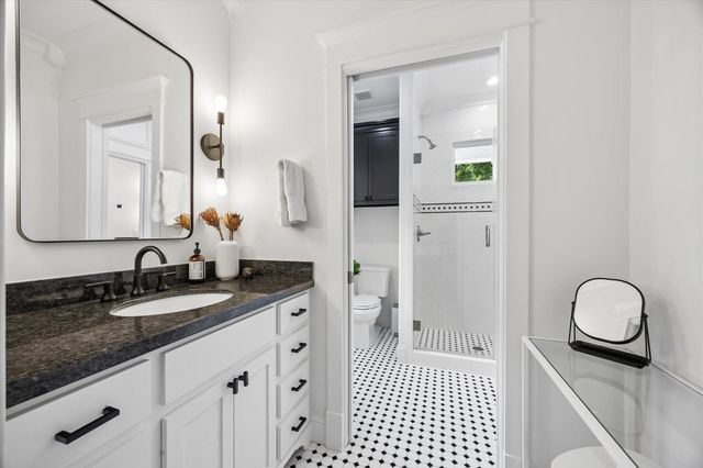 345 W 16th Street, Houston, TX 77008