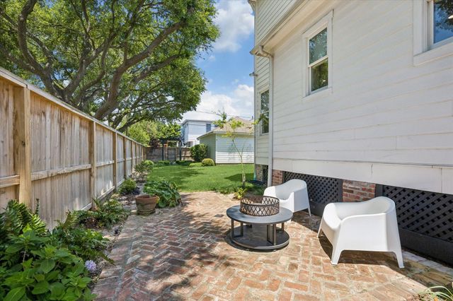 345 W 16th Street, Houston, TX 77008