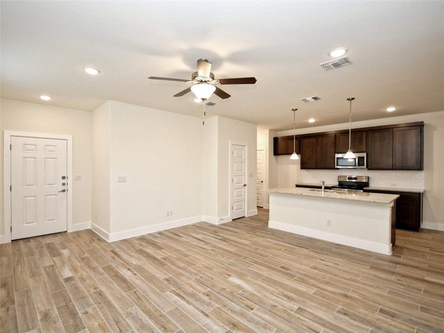 406 Parkline DR, Georgetown, TX 78626