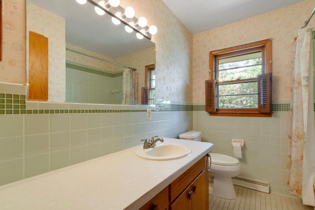 311 7th Street E, Northfield, MN 55057