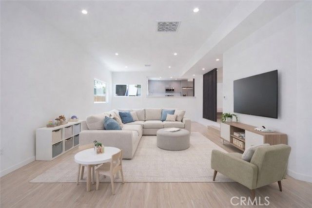 1346 N Stanley Avenue 1, Los Angeles, CA 90046