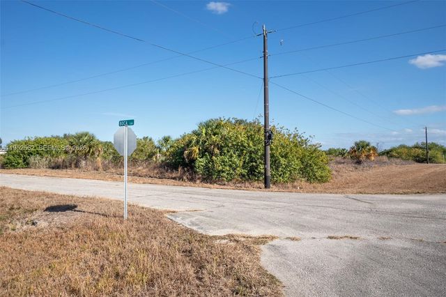 403 Boca Cir, La Belle, FL 33935