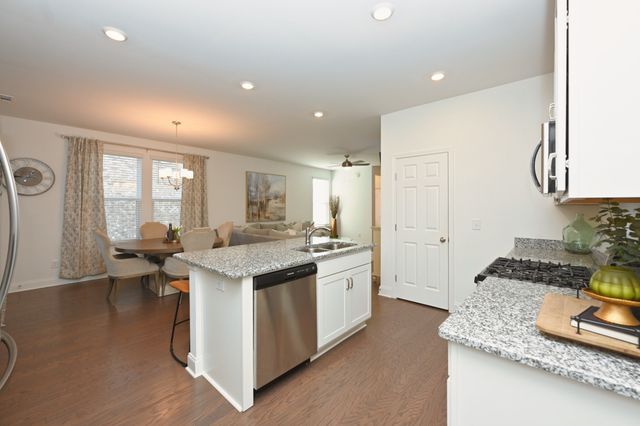 915 Nance Ln, Lebanon, TN 37087