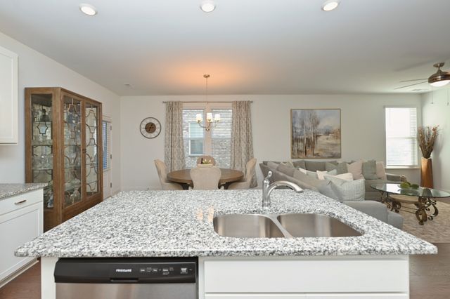 915 Nance Ln, Lebanon, TN 37087