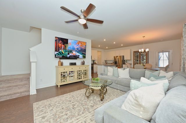 915 Nance Ln, Lebanon, TN 37087