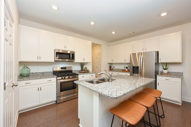 915 Nance Ln, Lebanon, TN 37087