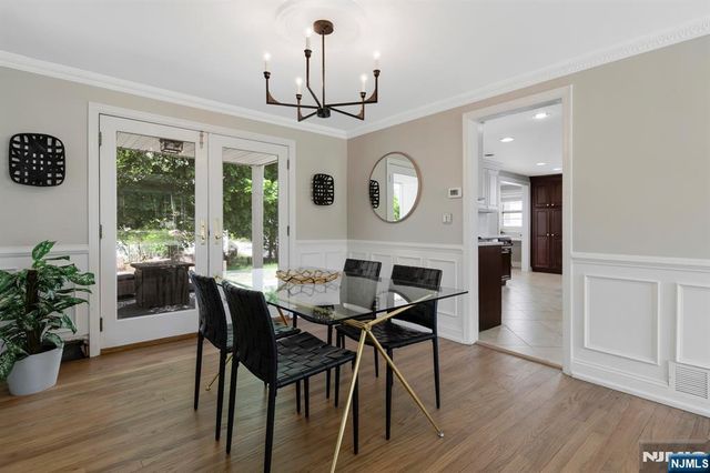 20 W Saddle River Road, Waldwick, NJ 07463