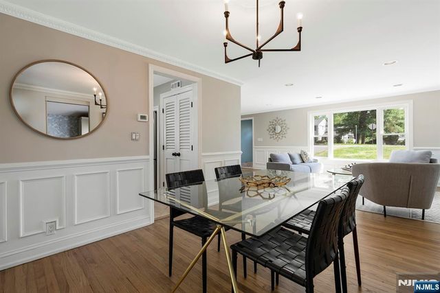 20 W Saddle River Road, Waldwick, NJ 07463