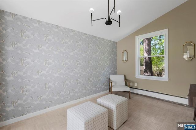 20 W Saddle River Road, Waldwick, NJ 07463