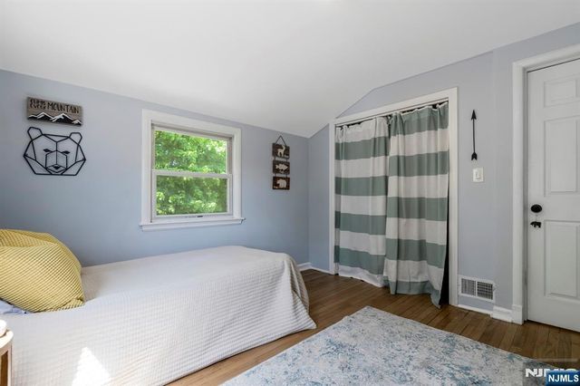 20 W Saddle River Road, Waldwick, NJ 07463