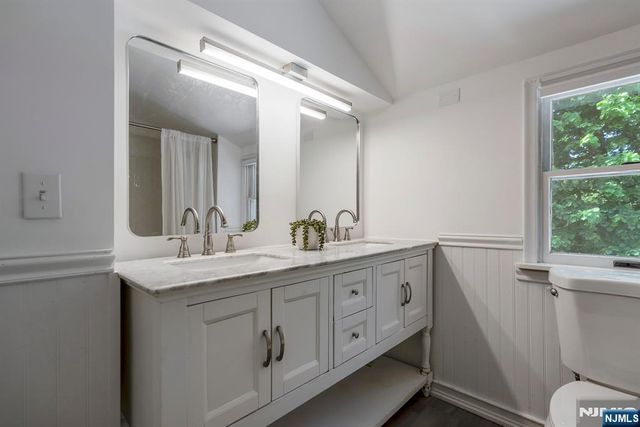 20 W Saddle River Road, Waldwick, NJ 07463