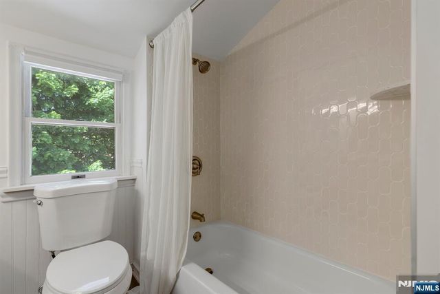 20 W Saddle River Road, Waldwick, NJ 07463